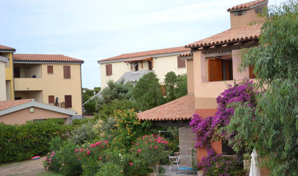 Apartments Mimose Badesi Exterior foto