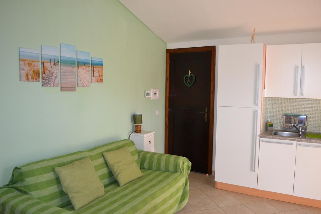 Apartments Mimose Badesi Exterior foto